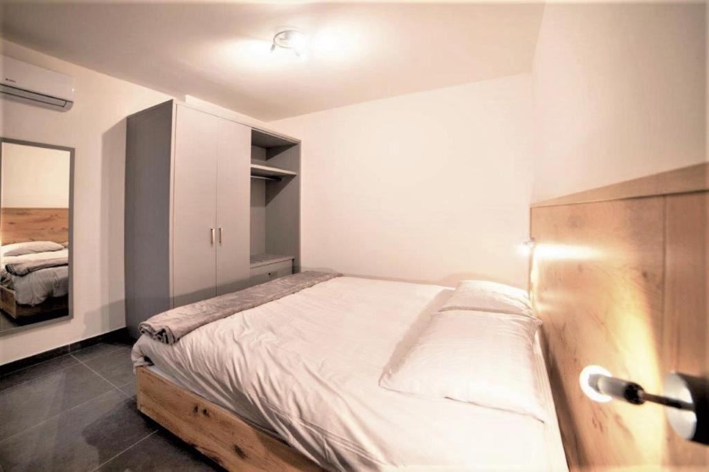 Isky Apartments Gzira Buitenkant foto