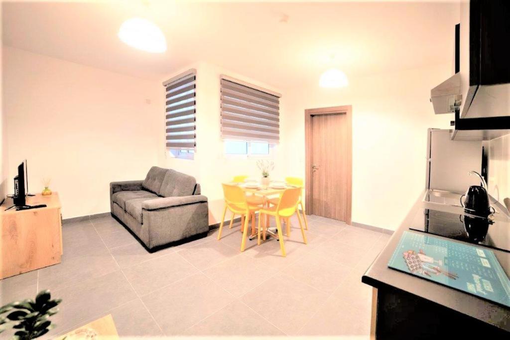 Isky Apartments Gzira Buitenkant foto